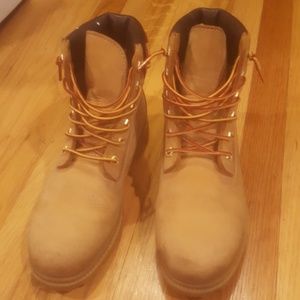 Used timberland 6 inch boots